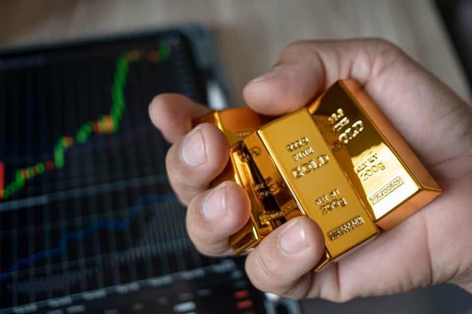 Aksi Ambil Untung Tekan Emas, Trump Jadi Sorotan