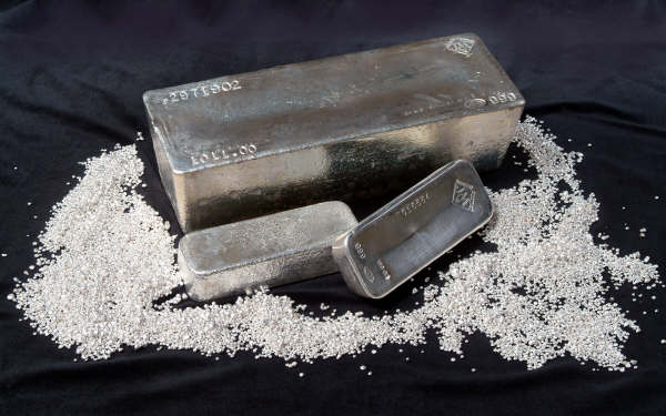 Perak Diangkat oleh Sentimen Positif, Tapi Risiko Dolar Mengintai