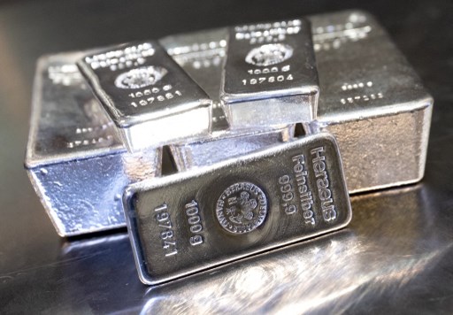 Perak Naik di Atas $41, Investor Pantau Data Ekonomi